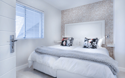 modern minimalist bedroom 3147893 1920