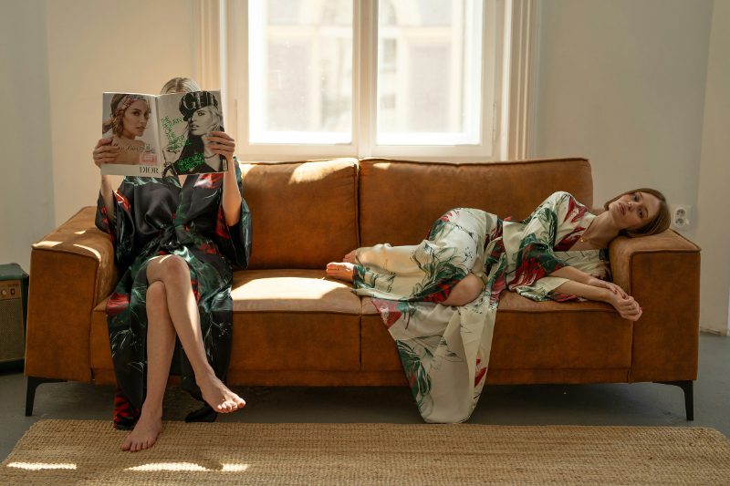 Womenonsofa426